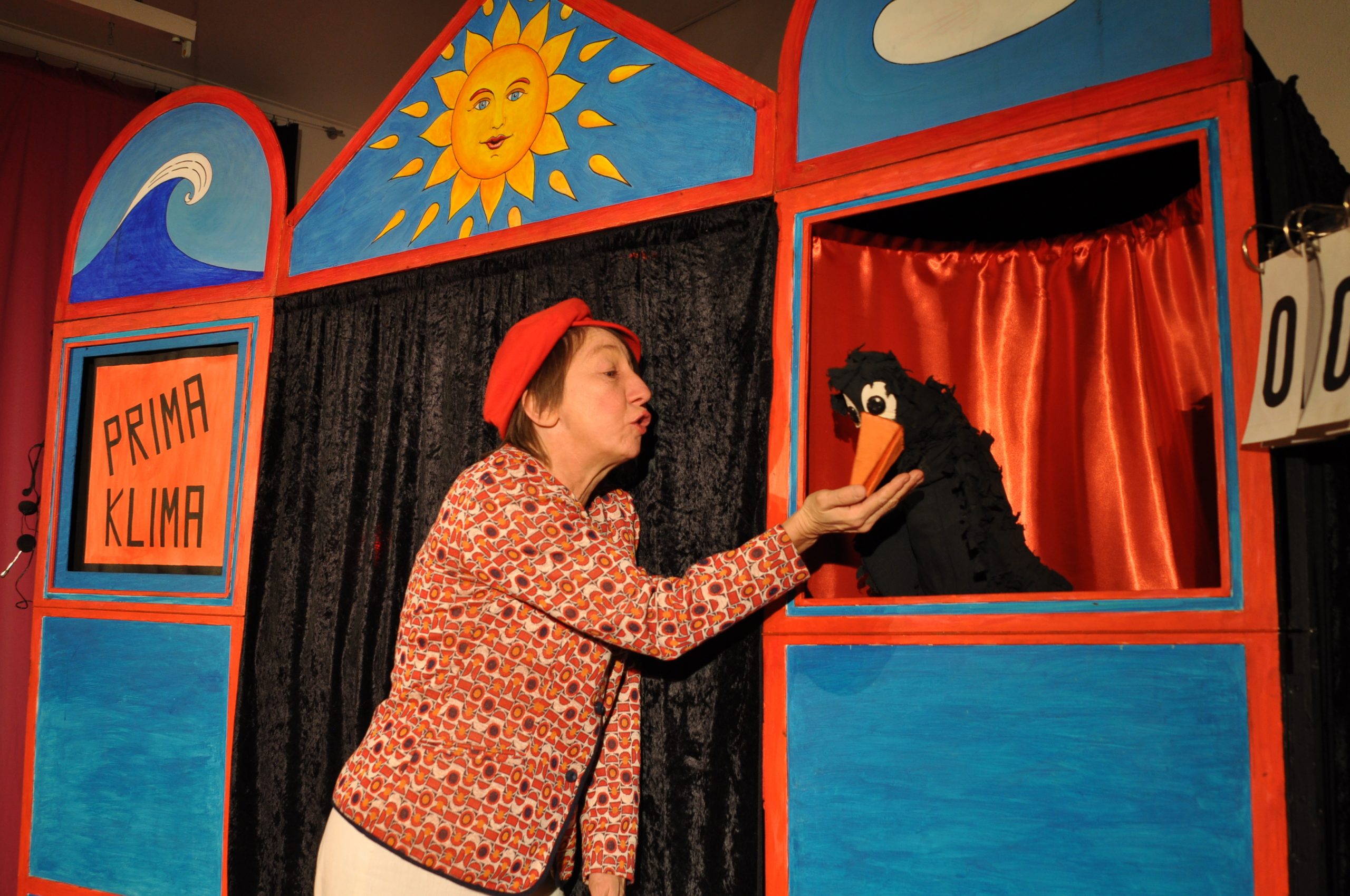 E-Theater-Rabe mit Mimi